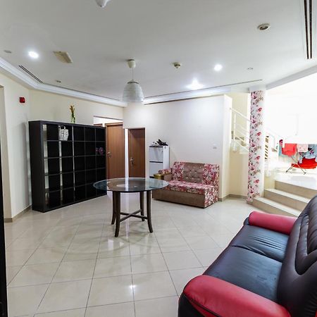 Budget Rooms With Private Bathroom For 'Girls' Only In Dubai, Marina Exterior foto