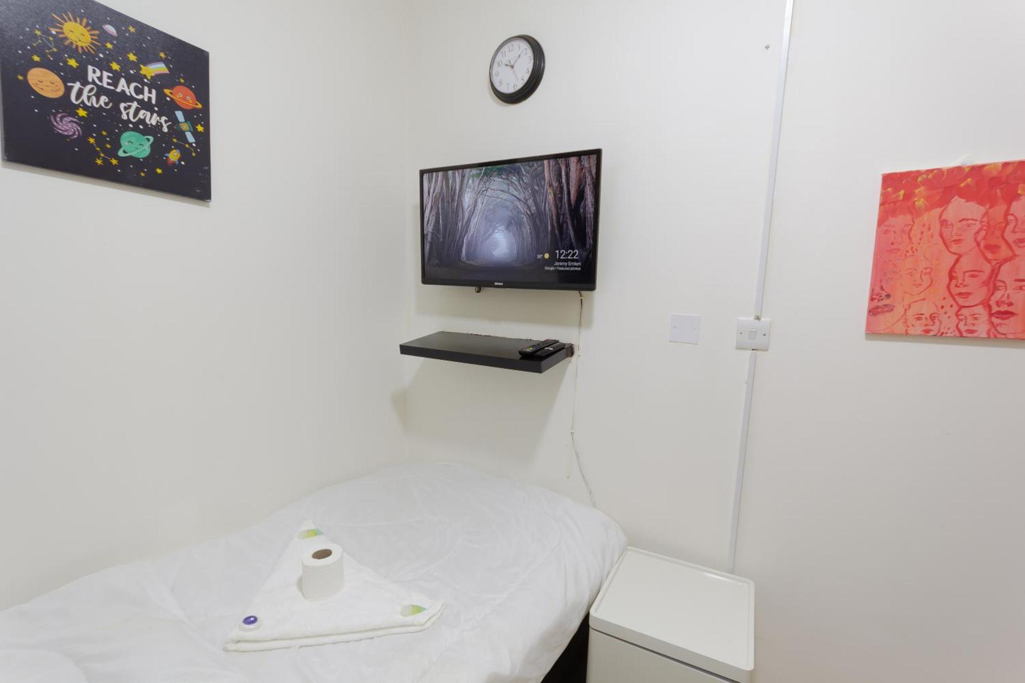 Budget Rooms With Private Bathroom For 'Girls' Only In Dubai, Marina Exterior foto
