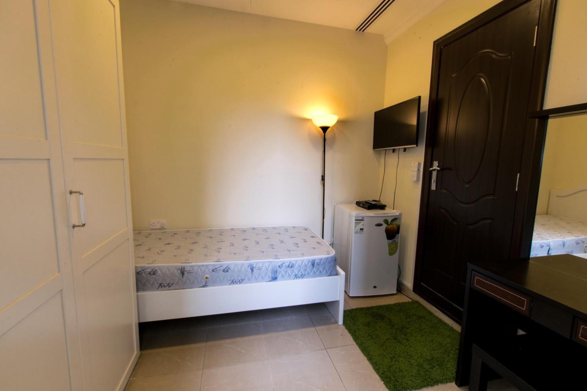 Budget Rooms With Private Bathroom For 'Girls' Only In Dubai, Marina Exterior foto