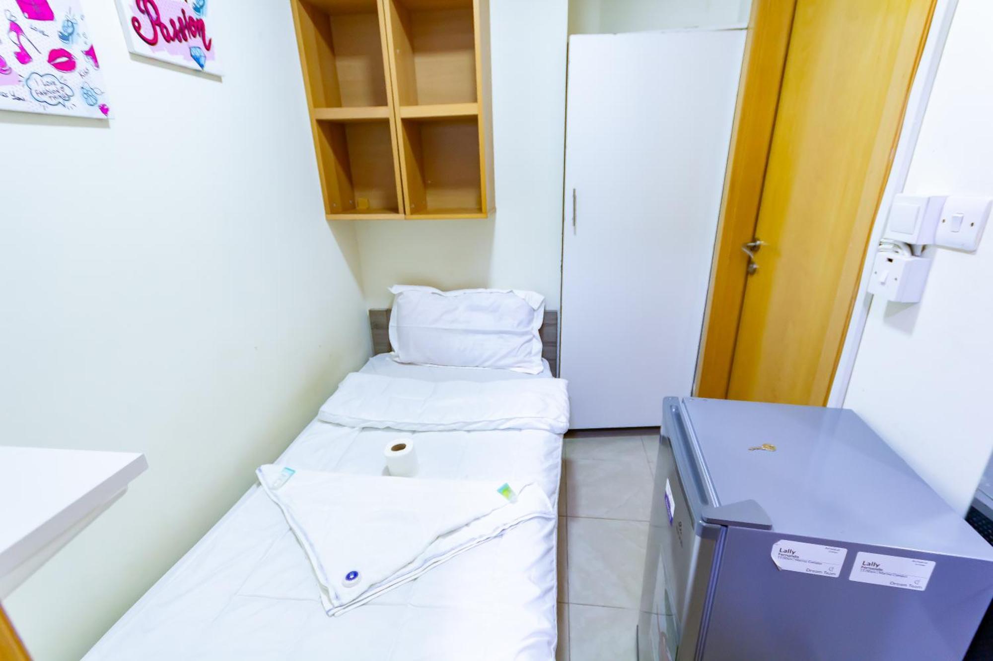 Budget Rooms With Private Bathroom For 'Girls' Only In Dubai, Marina Exterior foto