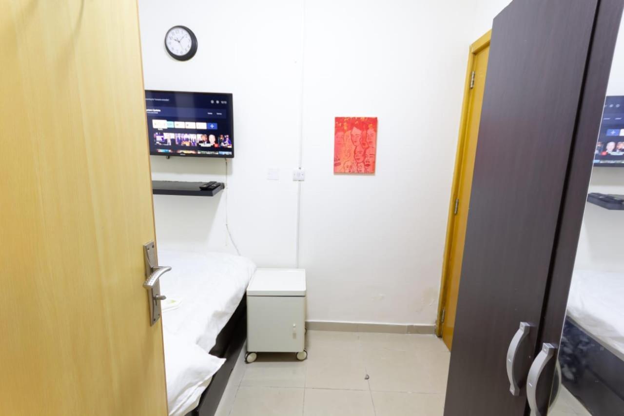 Budget Rooms With Private Bathroom For 'Girls' Only In Dubai, Marina Exterior foto
