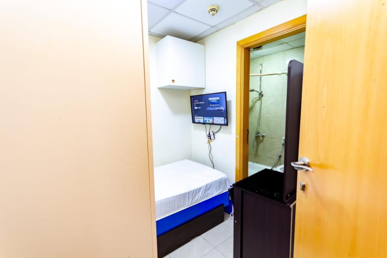 Budget Rooms With Private Bathroom For 'Girls' Only In Dubai, Marina Exterior foto